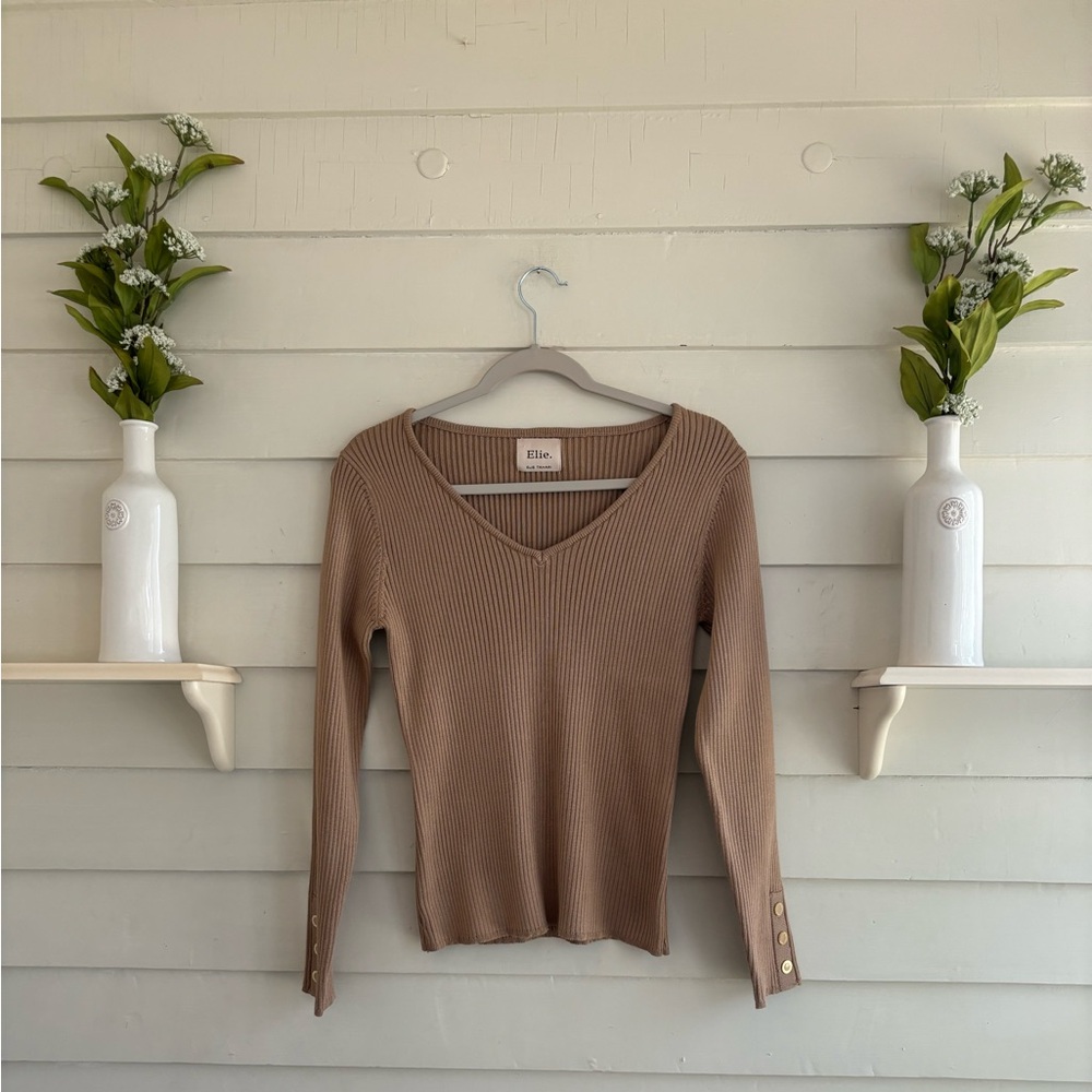 Elie Elie Tahari Ribbed Tan V-Neck Top NWOT - Picture 1 of 9